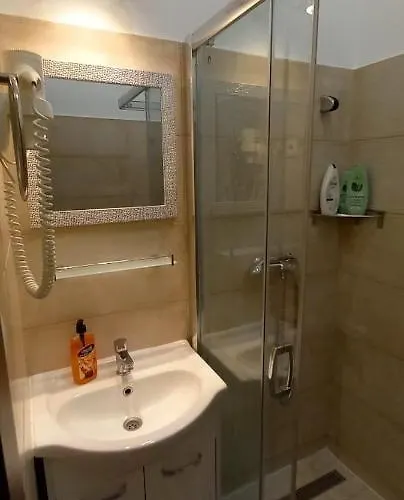 Гостевой дом Klauzal 14 *
